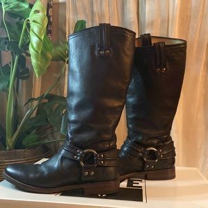 Frye boots Maxine Trapunto Harness size 8.5